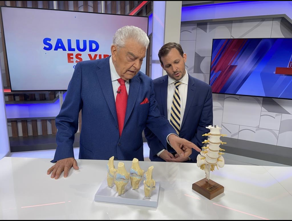 EL mejor doctor Dr Gonzalez teaches Don Francisco
